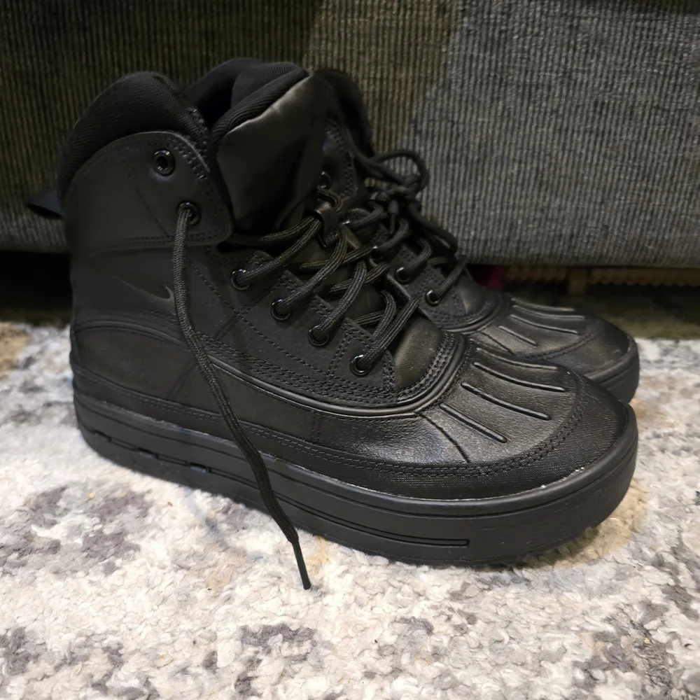 Nike Kids Black High-Top Boots